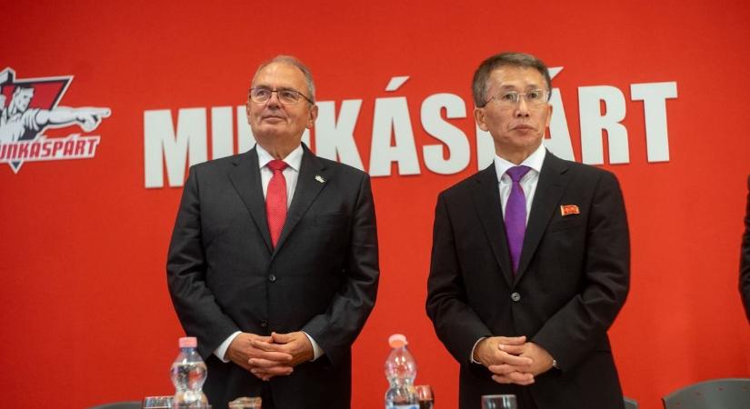 Észak-koreai nagykövet jelent meg a Munkáspárt székházában – meglehetősen furcsa dolgokról egyeztettek Thürmer Gyulával