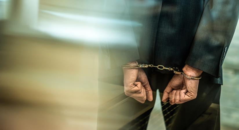 Itt a kőkemény javaslat: elvennék a nyugdíjat azoktól a képviselőktől, akik súlyos bűnöket követtek el