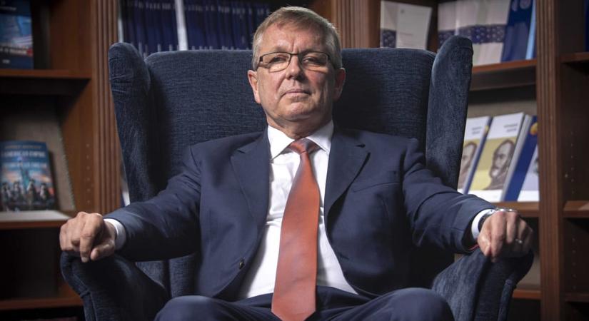 Matolcsy reagált Simor vádjaira, csak épp arra nem, hogy miatta zsarolták volna az Erstét