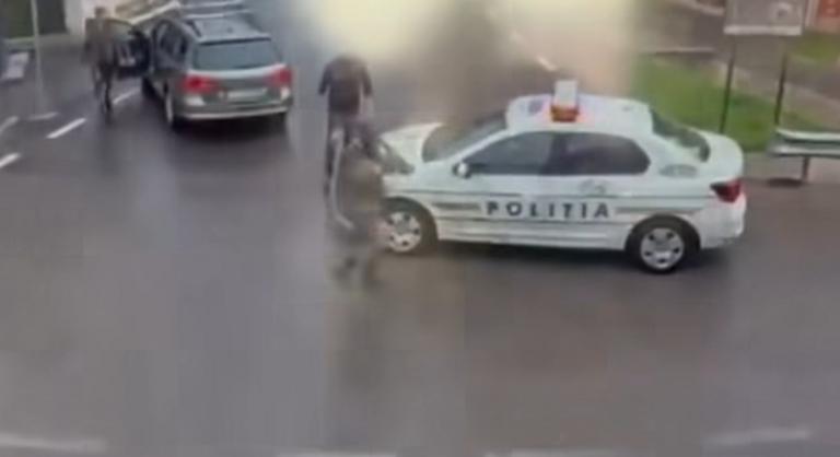 Fejszével őrjöngött egy férfi az utcán, még a rendőrautóba is belevágta fegyverét