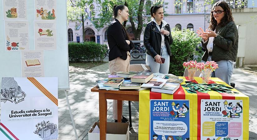 Nem mindennapi könyvcsere, idegen nyelvű kötetek is gazdát cseréltek