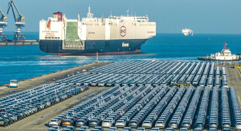 Kína két tűz közé szorult