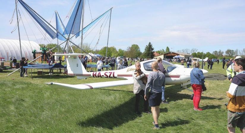 Még Süsü is az égbe megy: óriási repülőnap lesz Makláron