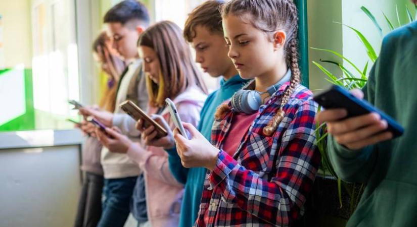 Tilos a közösségi média oldalak használata 15 év alatt: újabb országban született erről törvény