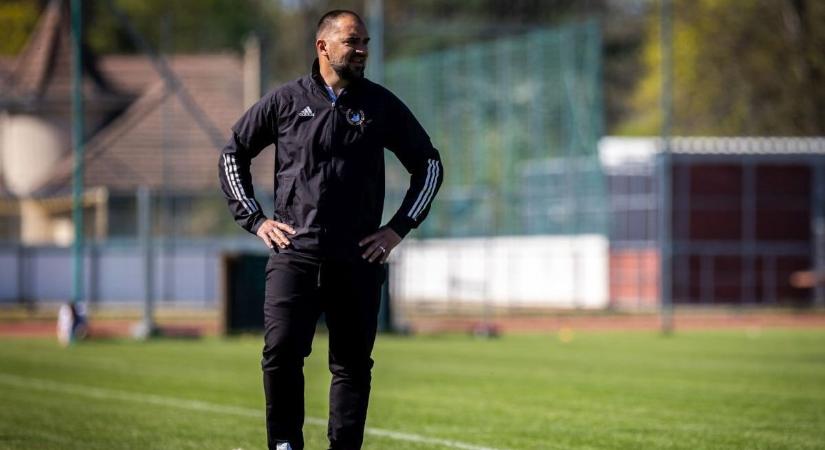 Kirúgták a debreceni focicsapat vezetőedzőjét!