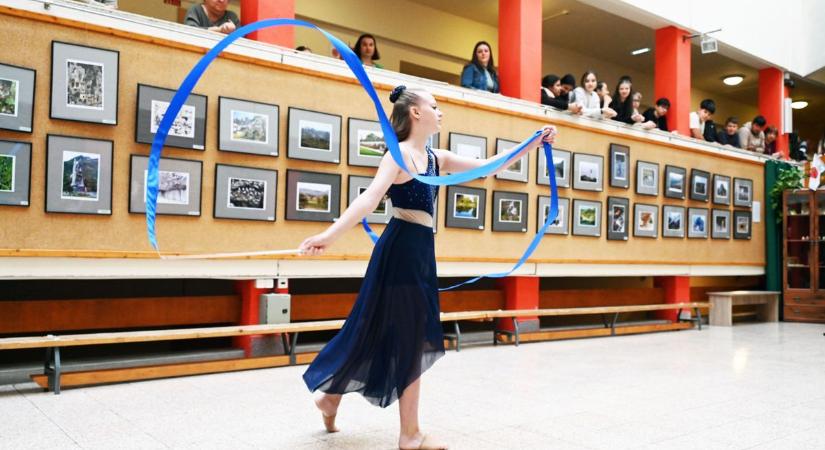 40 ezer kép, 120 ország: elképesztő fotókiállítás nyílt Szolnokon – galériával