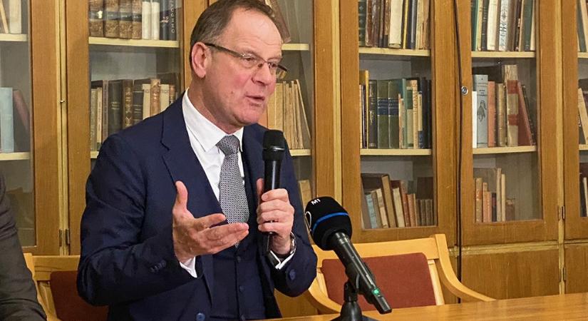 Ma Szombathelyen járt Navracsics Tibor, de nem az azbeszt helyzet miatt