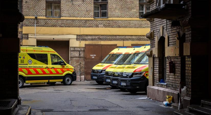 Mentősök: kapacitáshiány miatt a legsúlyosabb eseteknél is előfordulhat késlekedés