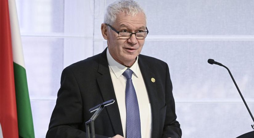 Polt Pétert az Alkotmánybíróság ülésén szólították fel lemondásra