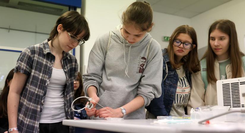 A tudomány mindenkié – tolongtak a lányok a MATE különleges rendezvényén Kaposváron