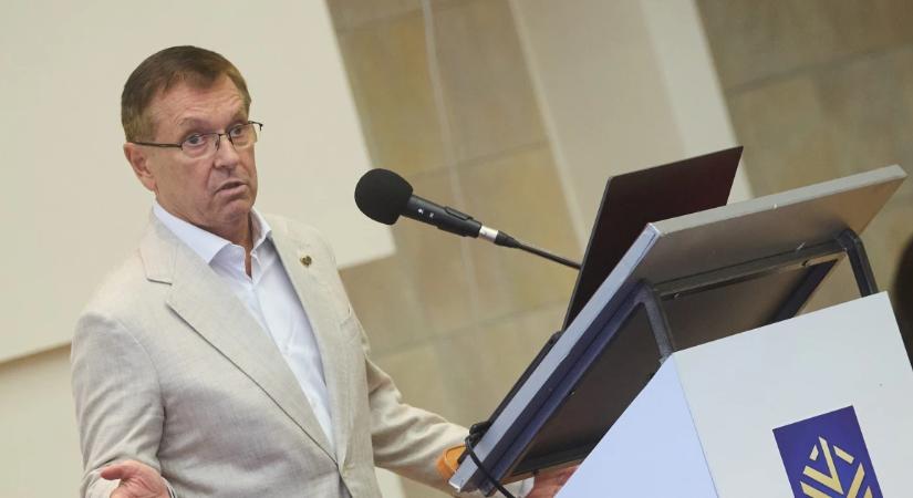 Újabb front az MNB körüli vitában: Matolcsy keményen visszaszólt Simornak