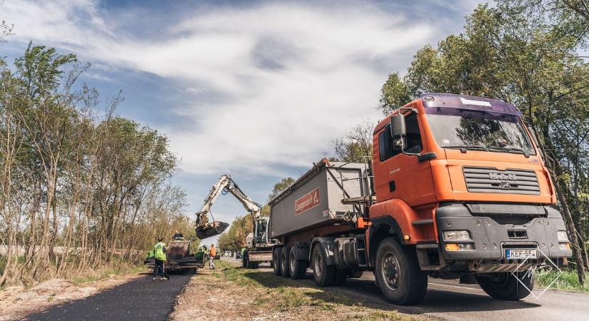 Végéhez közeledik a kerékpárút felújítása Kistelek és Ópusztaszer között