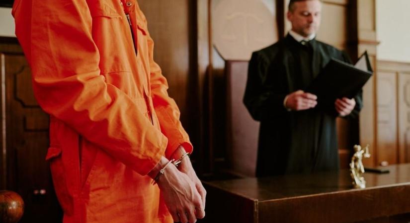 10 év fegyház az élettársát életveszélyesen bántalmazó férfinak