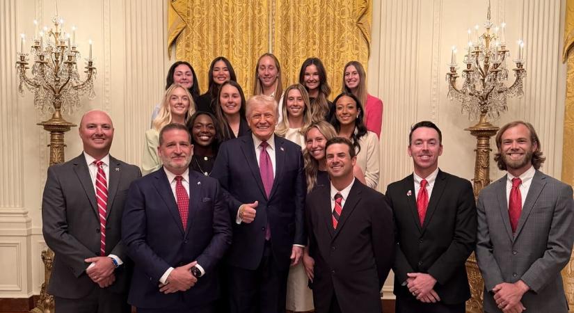 Trump női teniszcsapatot ünnepelt, de csak a férfiaknak gratulált