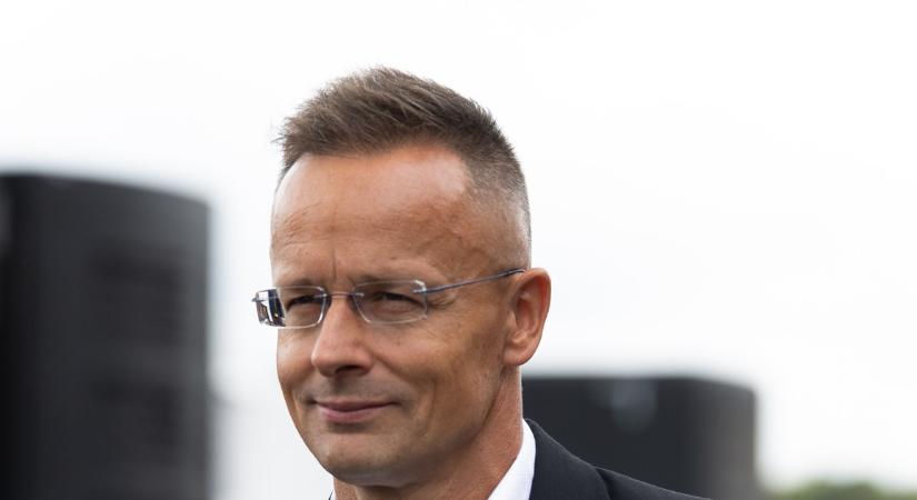 Ebben a pillanatban érkezett: súlyos betegséggel küzdött Szijjártó Péter