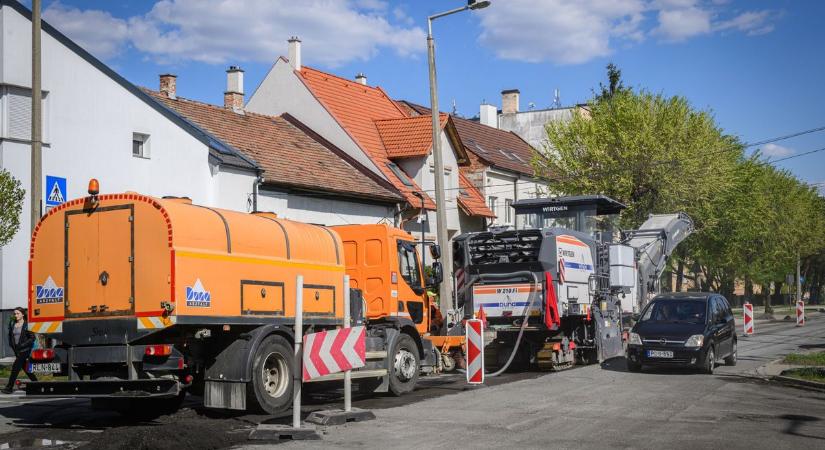 Útlezárás Sopronban: Megkezdődött a nagy forgalmú Csengery utca felújítása - fotók