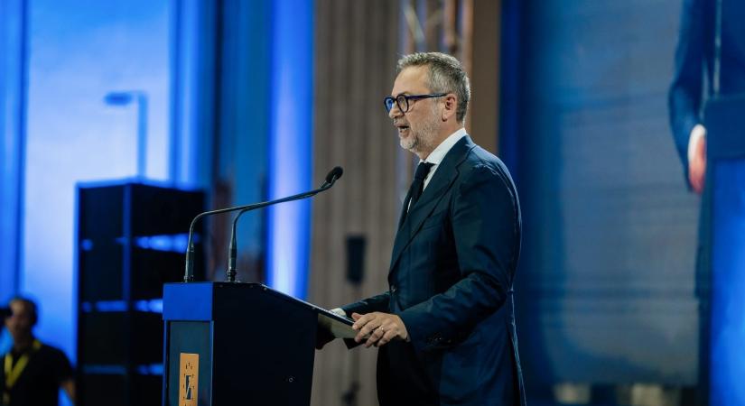 Kettős mércét kiállt a PNL főtitkára