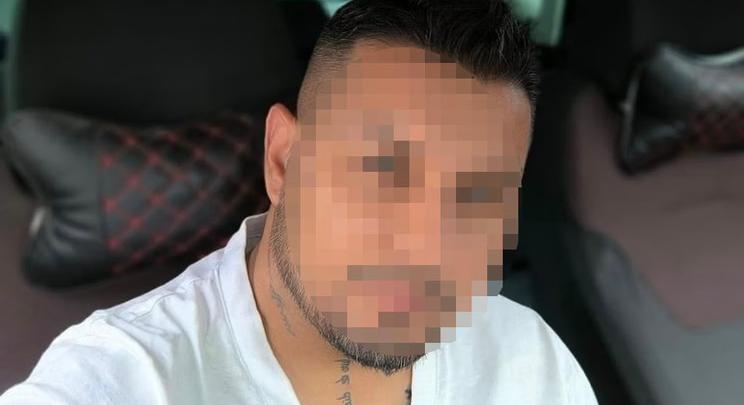 Hogy lehet ezt a férfi apának nevezni? Babahintába verte halála előtt ikerlánya fejét Emánuel