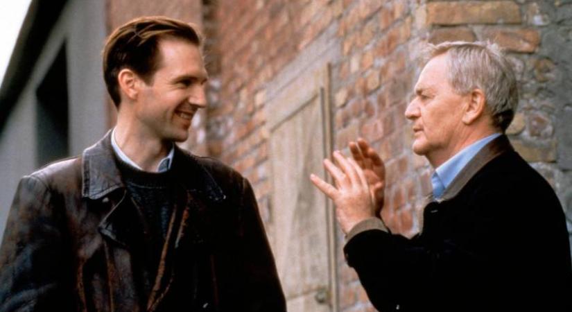 Szabó István és Ralph Fiennes újra együtt forgat: világsztárokkal készül A gyertyák csonkig égnek filmadaptációja