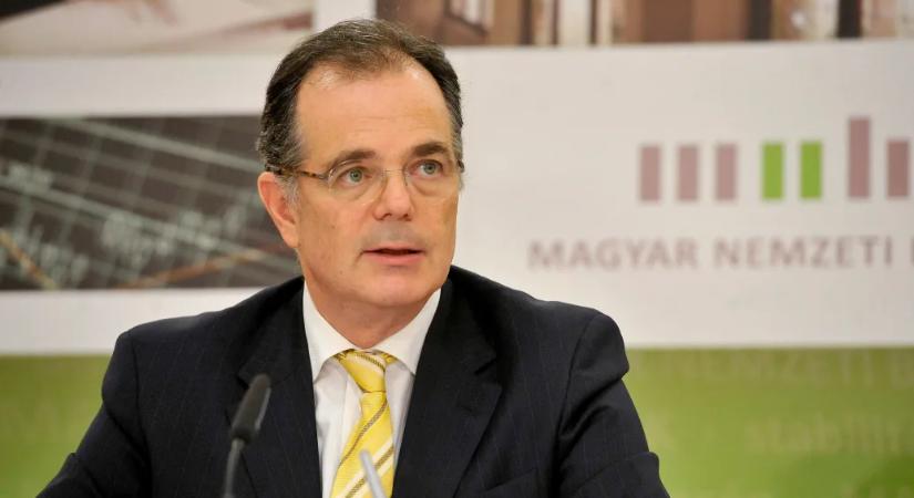 Simor András az Erstében elmondott búcsúbeszédében azt állította, hogy egy kritikus cikke miatt zsarolta az MNB