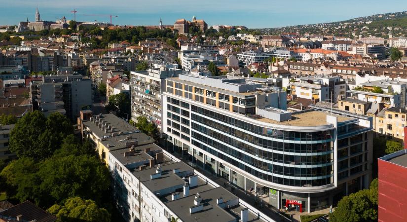 Teljes bérbeadottság a Zen Garden irodaházban, nyitottak az eladására is