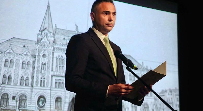 Óbuda polgármestere után Újpest polgármestere is kilépett a Demokratikus Koalícióból