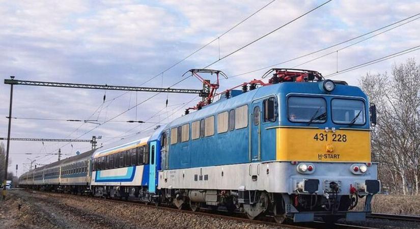 Rendkívüli közlekedési helyzet: vonatpótló busz közlekedik Szombathelyre