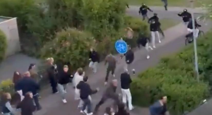 Hiába tiltakoztak, szétverték a tüntetést a rendőrök: a helyiek nyakán maradhat a sok migráns (VIDEÓ)