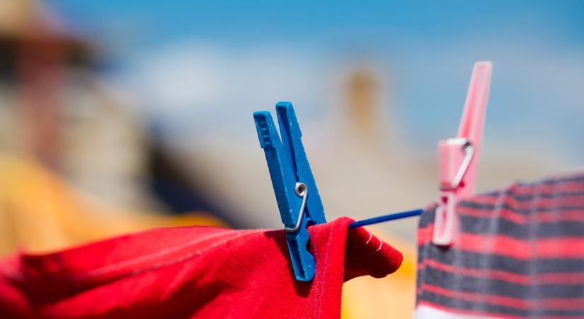 Nem szárad a ruha a teraszon? Ezzel a 3 trükkel 2 óra alatt megszárad, még felhős időben is