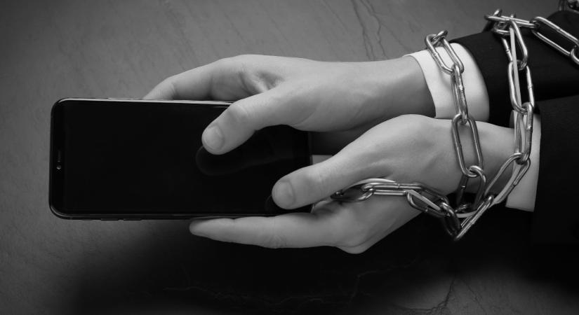 Jelen vagyunk, de mégsem