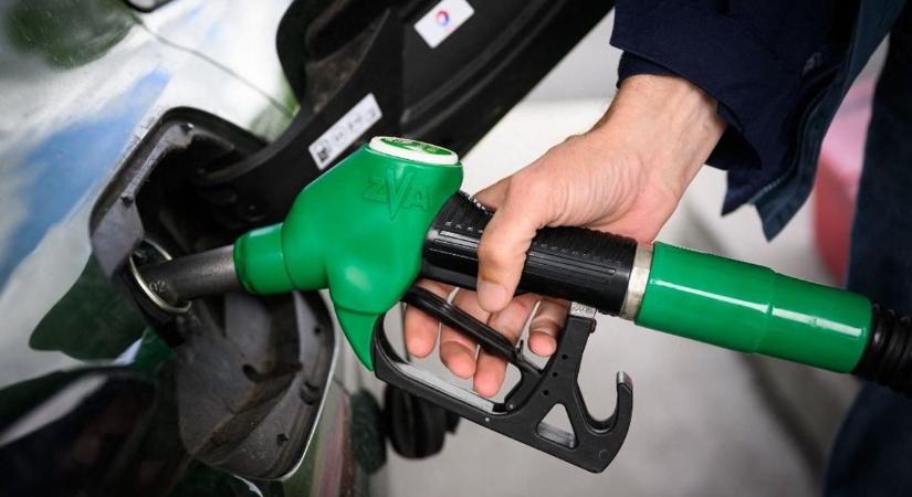 Itt lehet a megoldás a brutálisan drága benzinre: az EU állítólag egy teljesen új és olcsó üzemanyag, az E-20 bevezetését fontolgatja