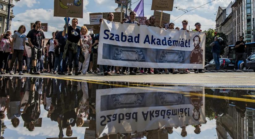 Szinte teljes a támogatás: visszatérne az akadémiai kutatóhálózat az MTA-hoz