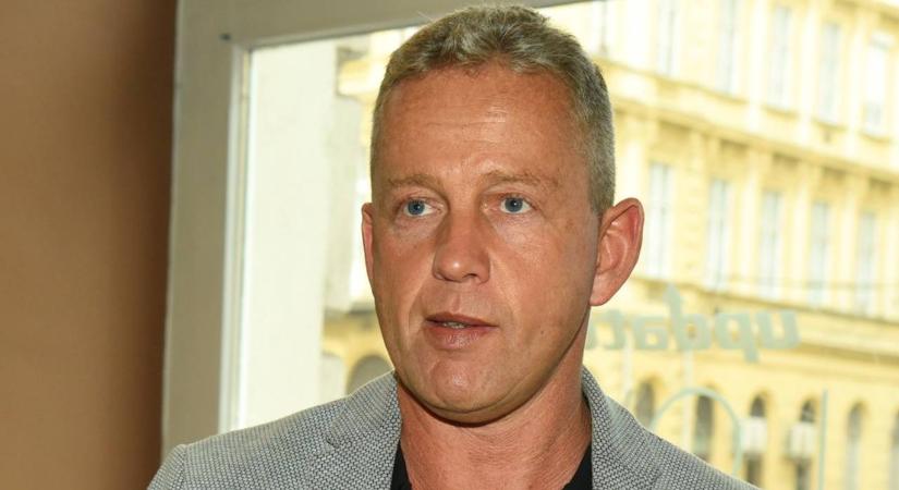 Schóbert Norbi egy közös videóval búcsúzik Orbán Viktortól: „Ne bántsatok, hagyj gyászoljak, mint közel 2.5 millió honfitársam!”