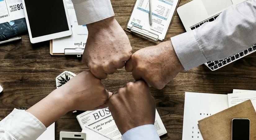 Deloitte: versenyelőnyt jelenthetnének a hosszútávú ösztönzőprogramok