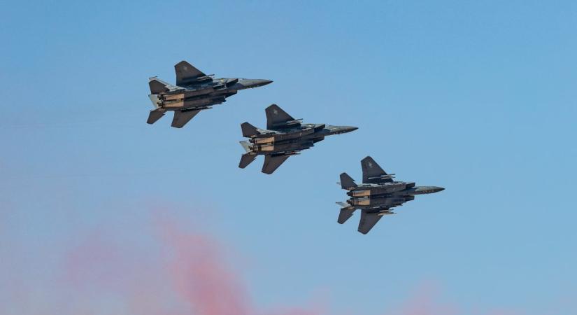 Szelfiztek, videóztak a pilóták, ezért ütközhetett össze két vadászgép Dél-Koreában