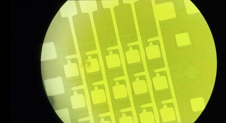 Ez a srác RAM-ot gyártott egy kerti fészerben