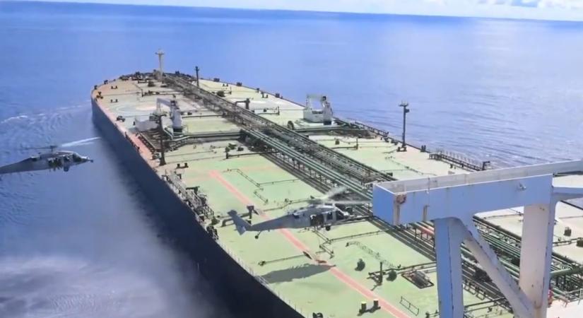 Amerikai erők szálltak meg egy tartályhajót az Indiai-óceánon – videó