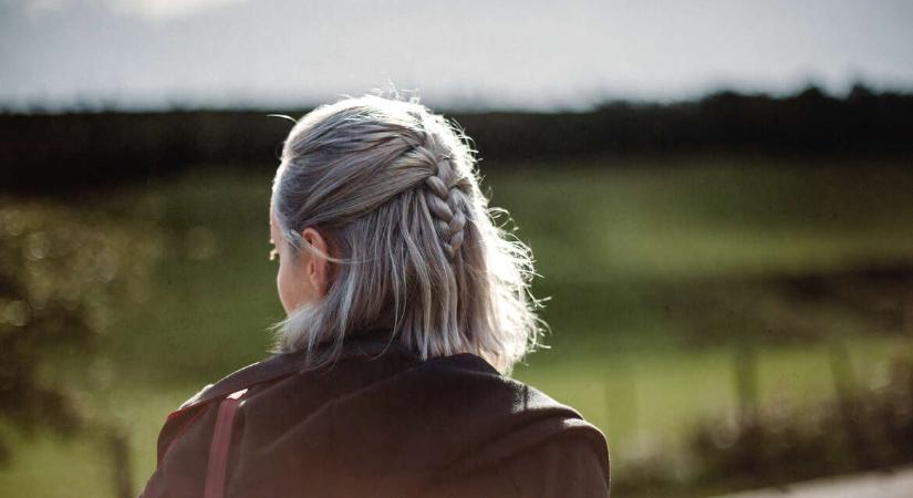 Nem akartam lenőtt hajú középkorú nő lenni. Elkezdtem hát „nemfesteni”.