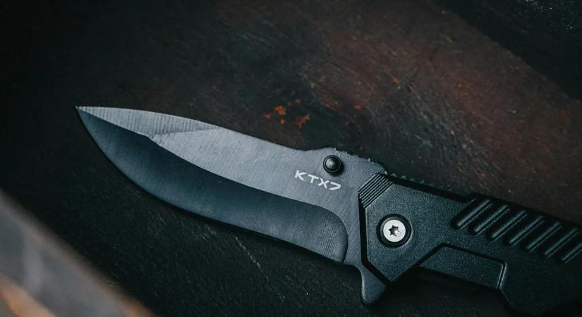 "Elvágom a torkodat, megdöglesz" - részeg férfi rendezett családi vérfürdőt