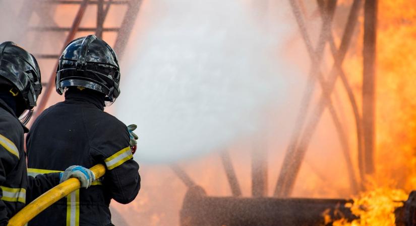 Ilyen nincs: újra lángok csaptak fel Baranyában, épület gyulladt ki