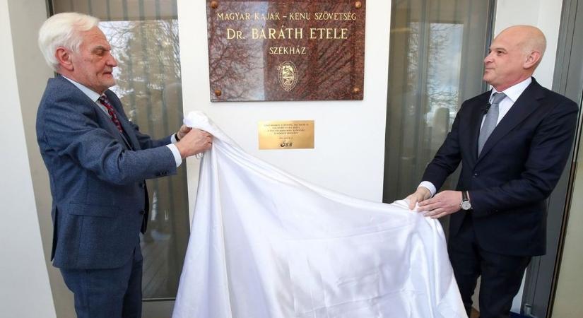 Hiába kért bizalmatlansági szavazást saját maga ellen az elnök, kiálltak mellette