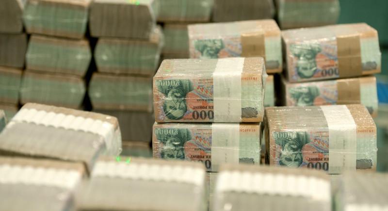Van egy kifizetőhely, ahonnan 17 milliárd forintot osztottak szét a választás előtt