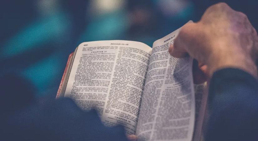 Sorsfordító titokra jött rá egy influenszer a Bibliát olvasva