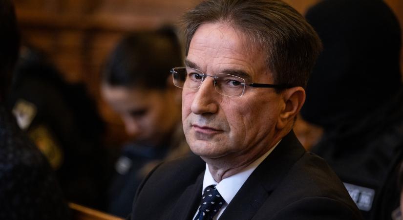 Vizsgálat indult Völner Pál ellen, hogy egyáltalán folytathatja-e az ügyvédi munkáját