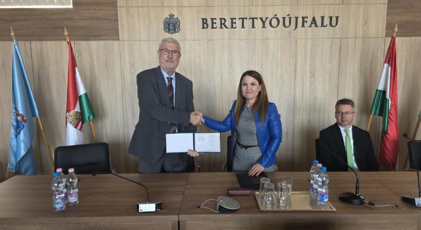 Nyolcadjára vehette át képviselői megbízólevelét az egyetlen hajdú-bihari fideszes, aki egyében is győzött a 2026-os országgyűlési választáson