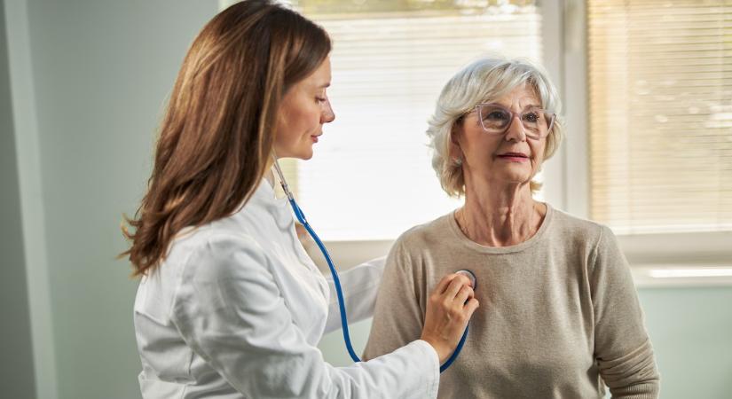 Kiabálja a kardiológus: Ezt sose csináld rögtön ébredés után, végzetes hiba