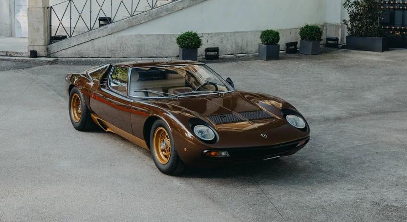 Három éven át restaurálta a Lamborghini ezt a Miurát