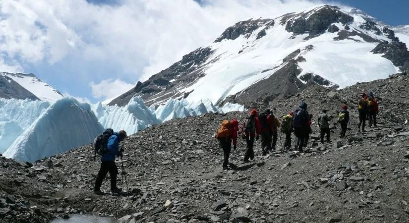Súlyos botrány a Mount Everestnél: kamu mentésekkel csaltak össze rengeteg pénzt