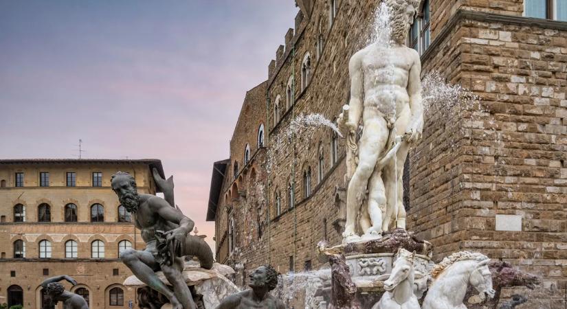 Megérintette egy híres szobor péniszét egy nő, durva botrány lett a vége