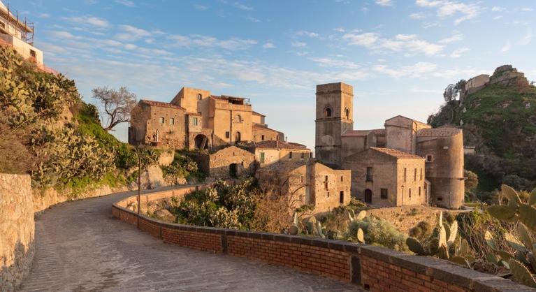 A szicíliai falu, ahol még ma is a Keresztapa a mindenható úr